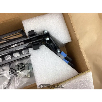 Serverrack-Schienen sicher verpackt im Karton mit Schaumstoff für Dell Kabelmanagement