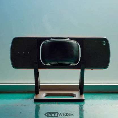 Schwarzer und silberner Logitech Webcam mit Mikrofonständer